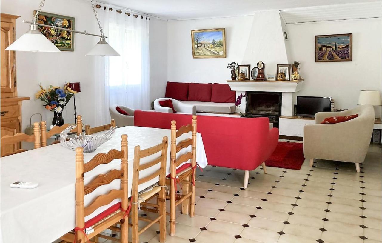 Stunning Home In Saint Trinit With 2 Bedrooms Sault Eksteriør billede