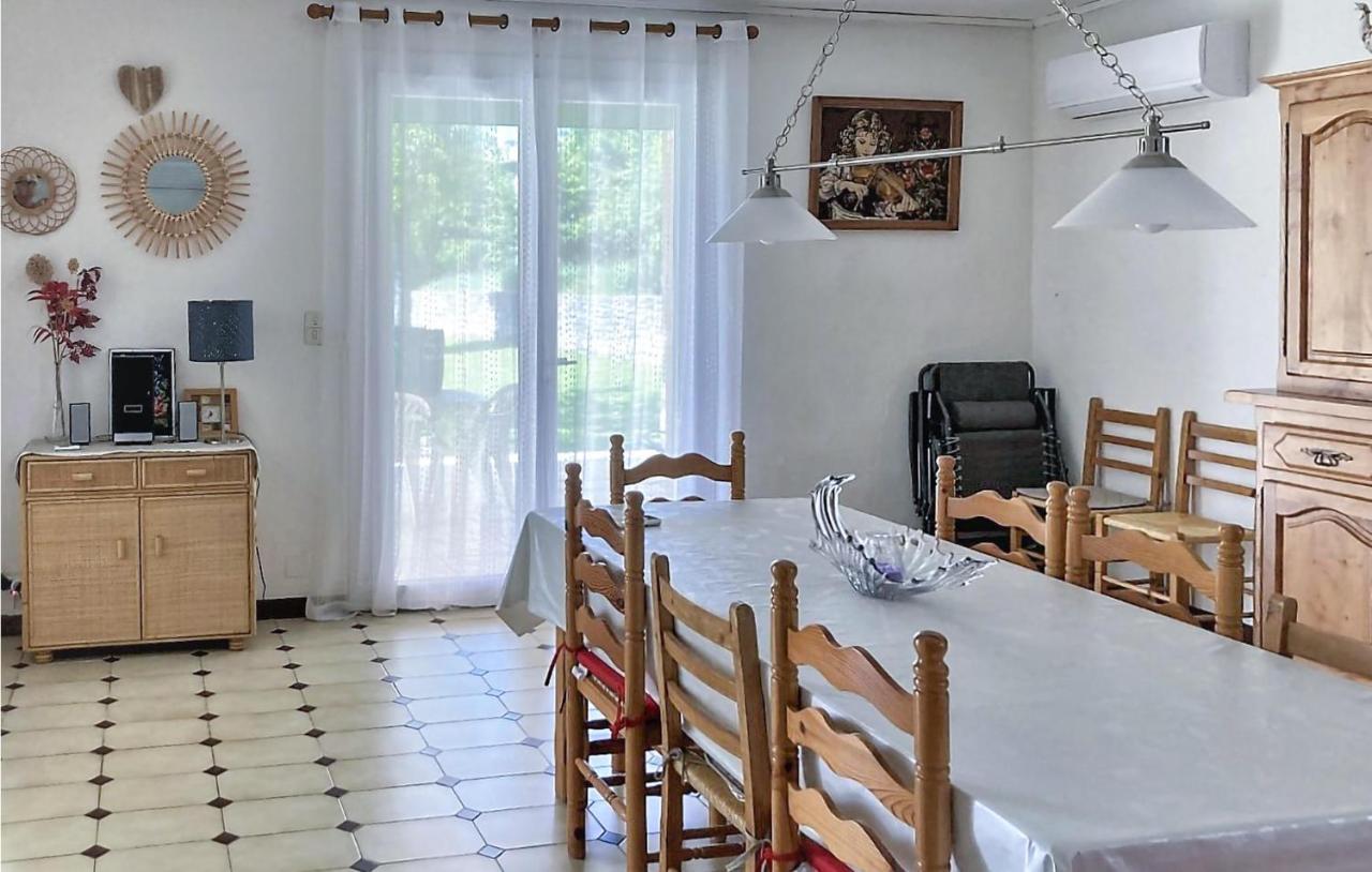 Stunning Home In Saint Trinit With 2 Bedrooms Sault Eksteriør billede